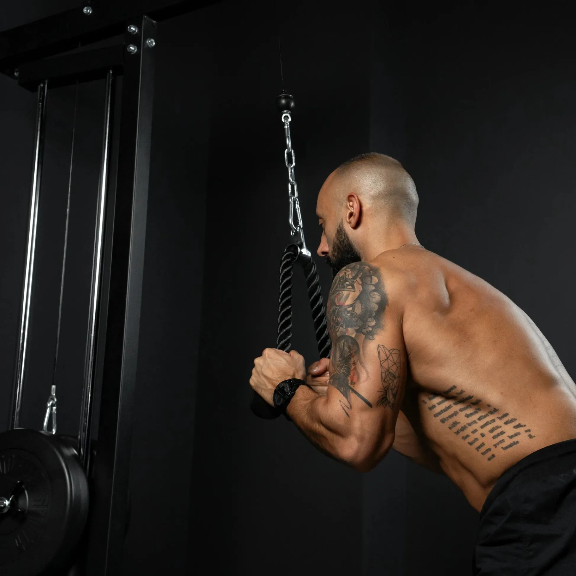 Gorilla Sports Latzugmaschine zur Wandbefestigung Schwarz Discount